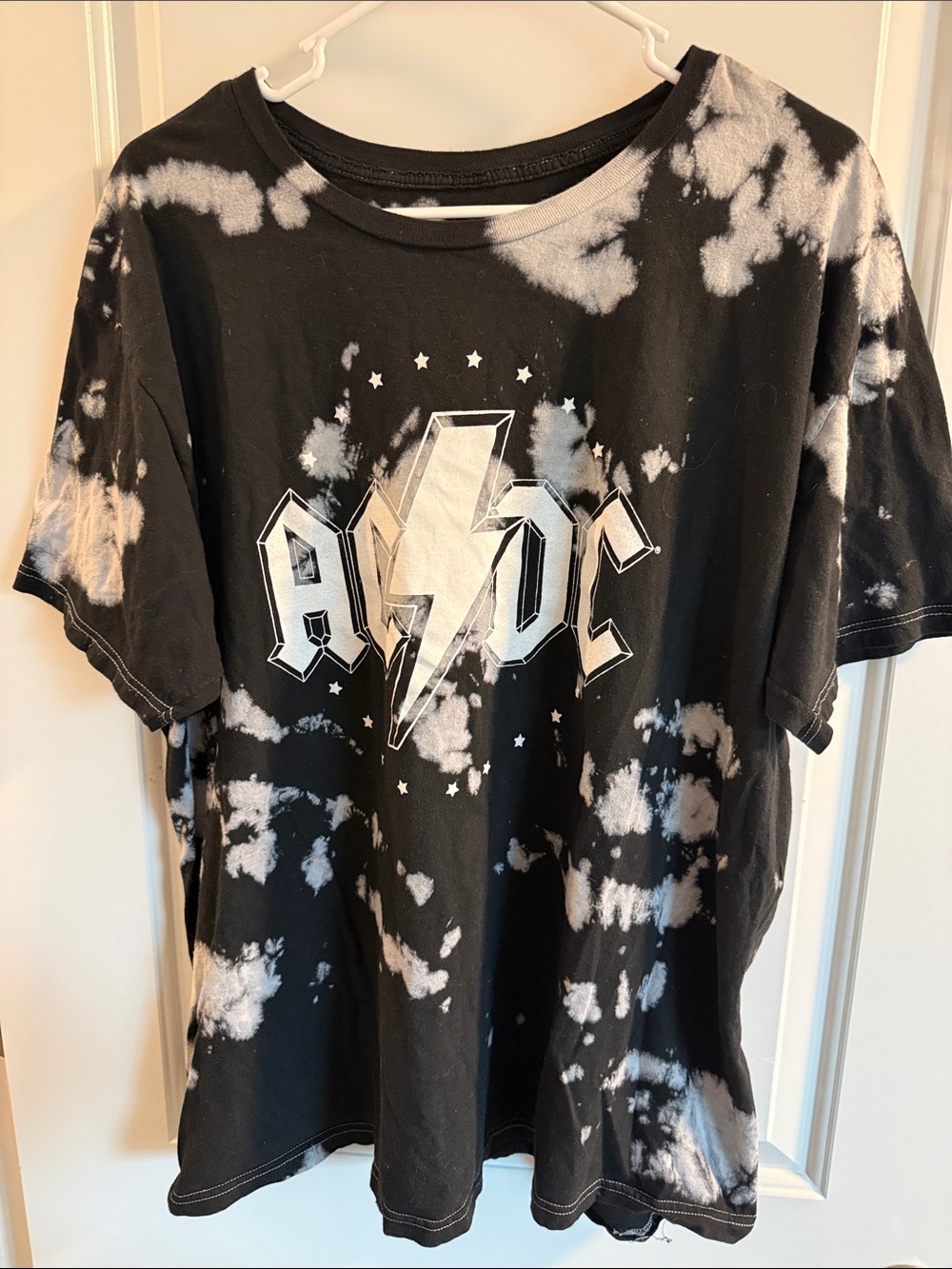 🥳 5 for $25 BUNDLE AC/DC Black and White Tie-Dye Lightning Bolt Tee